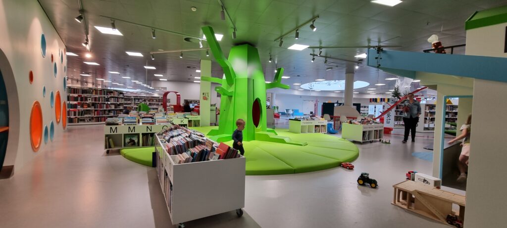 En hyggestund på Hjørring Bibliotekerne - Foto: Jesper Kjærgaard